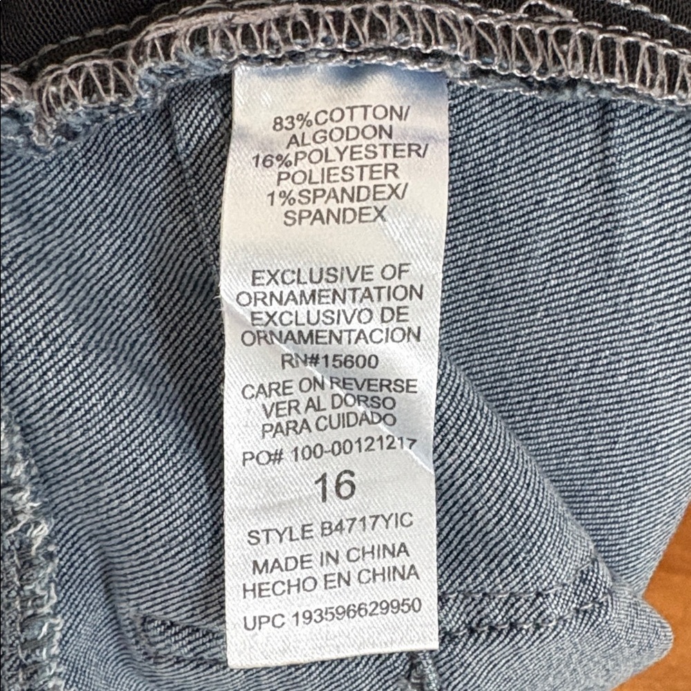 Democracy Jean Shorts Size 16 - Picture 10 of 10